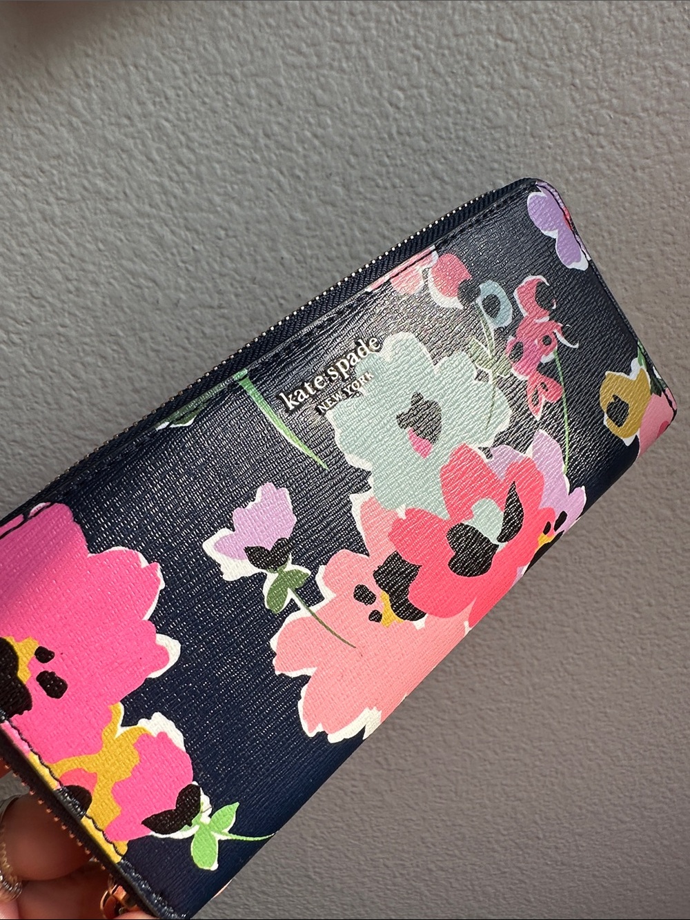 Kate Spade New York Floral Zip Around Wallet Navy Leather EUC holds phone